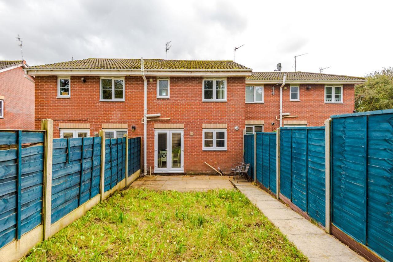 Manchester Comfortable 3 Bedroom House, Free Parking, Wifi & Disneyplus Worsley Exterior photo